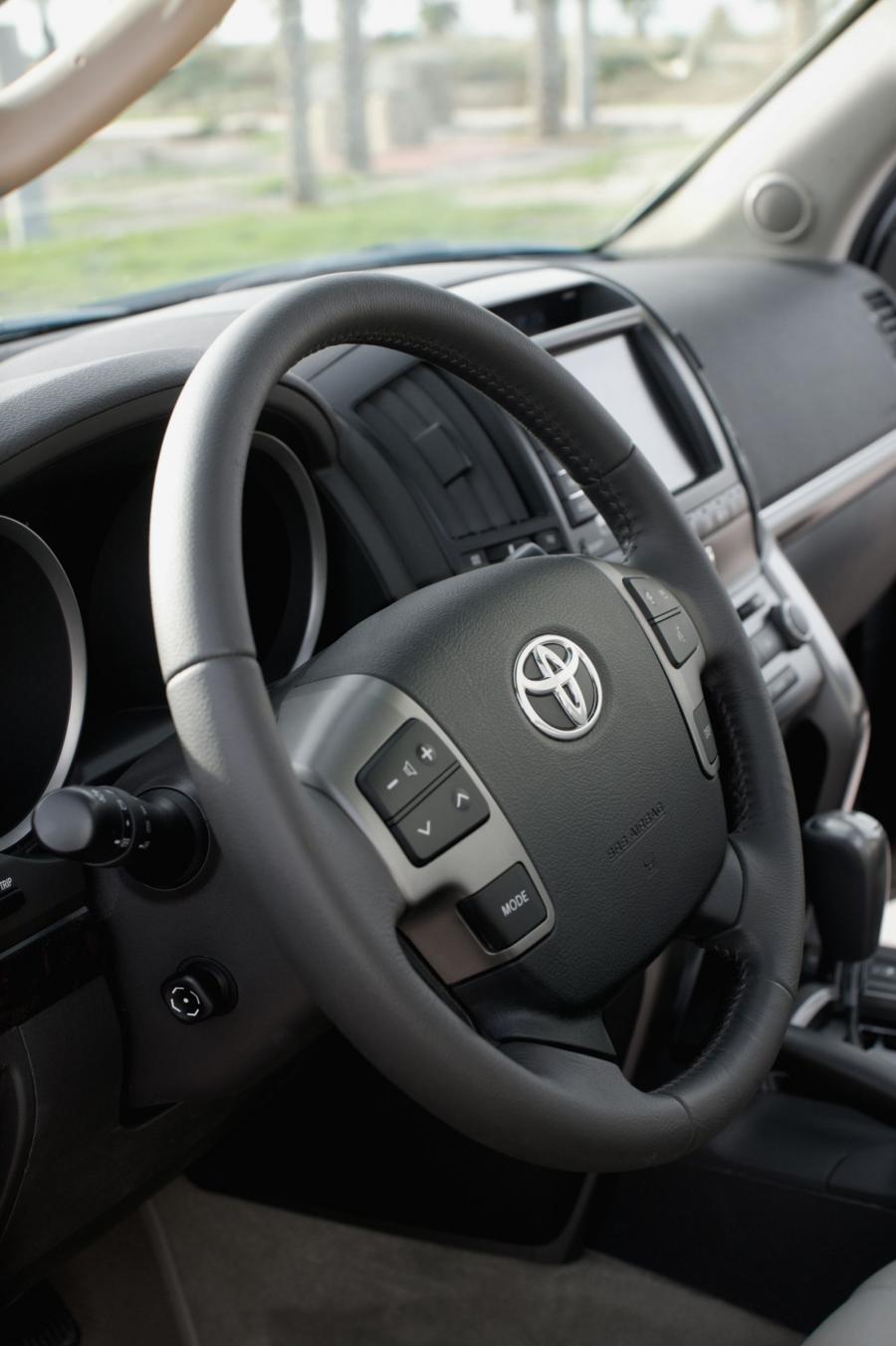  Toyota Land Cruiser 200 2007 года  (фото 52 из 196)